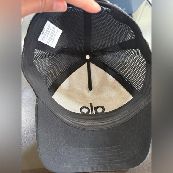 ALO Yoga District Trucker hat & Black & New